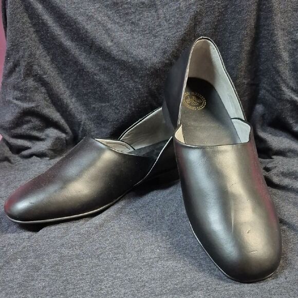 LB Evans Men's 12 Black Leather Slipper - NWOT - Picture 1 of 7